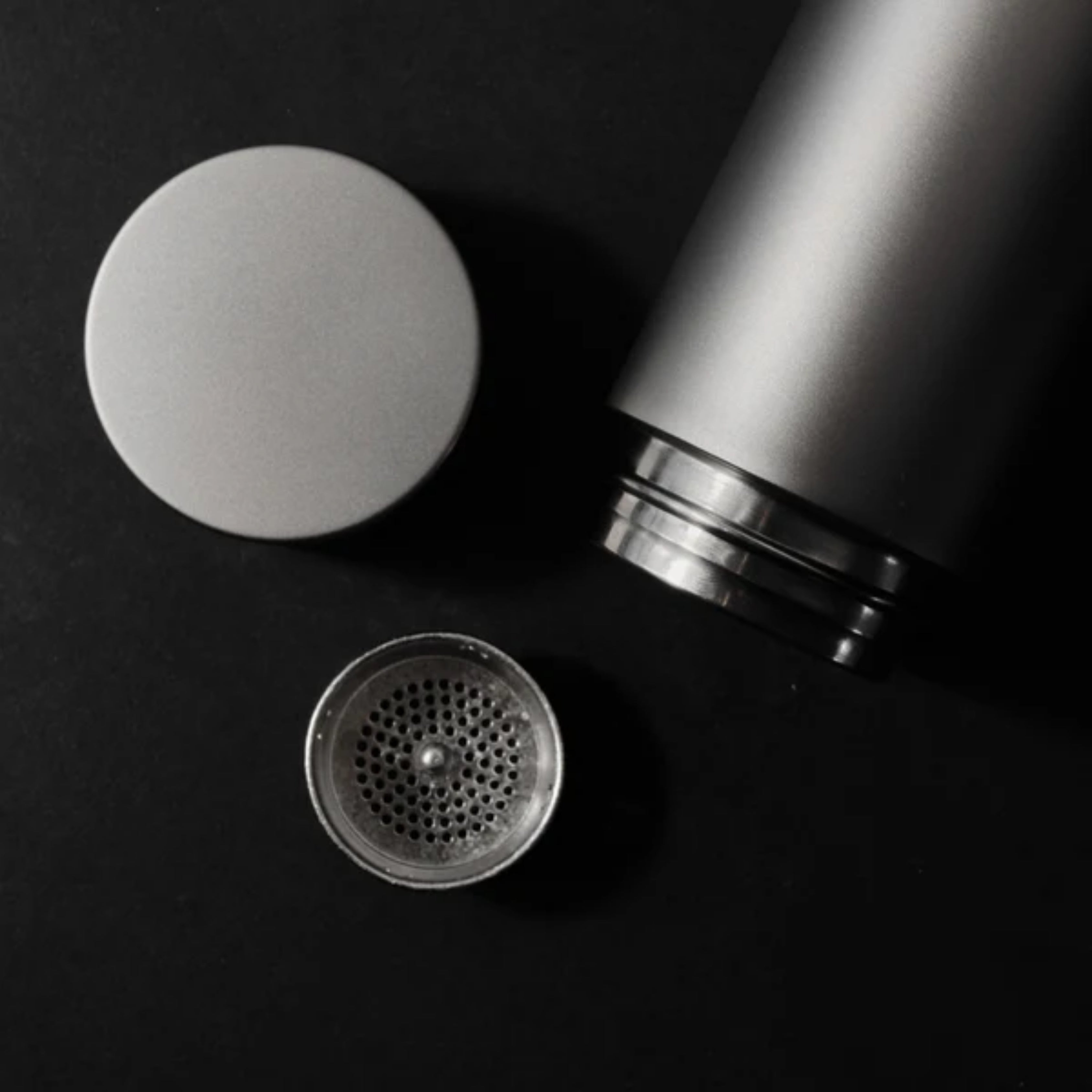 Botella de agua TitaniumFlame 100% titanio puro: beba limpio, viva mejor.